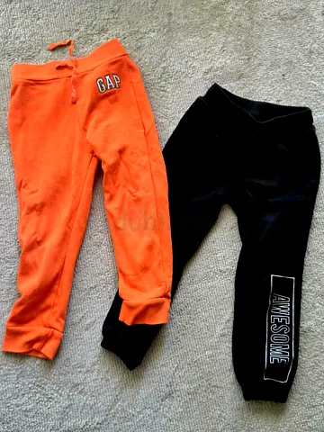 Pair of children's sweatpants (GAP orange + black 'Awesome') - Good used condition - Size 4 years
