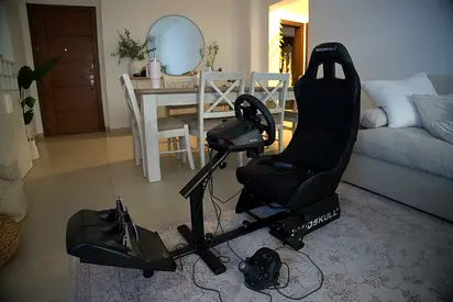 Logitech G923 + Shifter + Racing Chair - Rarely used