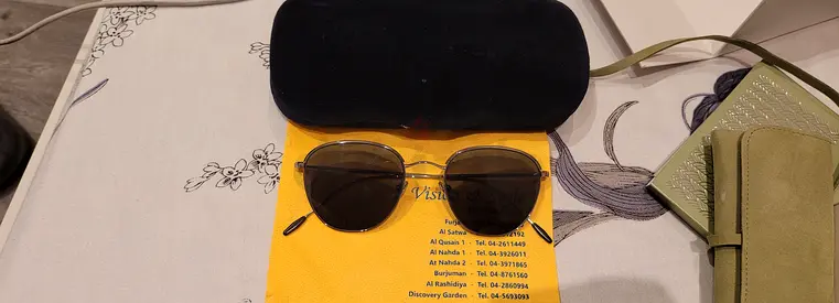 Classic round-frame sunglasses with case it's Giorgio Armani made in Italy