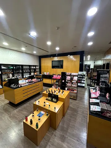 Business for Sale in Sharjah: 10-Year-Old License + without stock + Luxury Decor