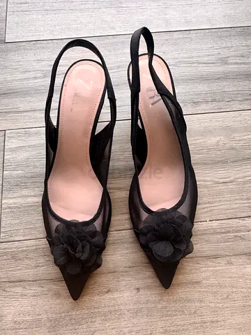 Black pointed Zara slingback heels with floral detail, size 41
