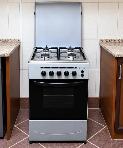 4-Burner Free-standing Gas Cooker with Oven - Good Condition