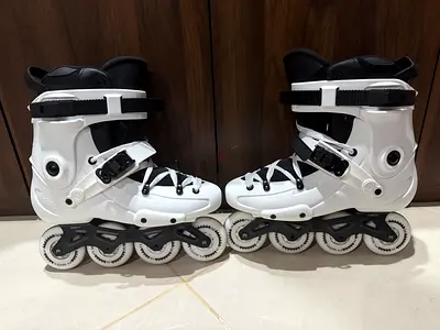 White FR3 80 Inline Skates (size 44) - Used only 4 times, Very Good Condition