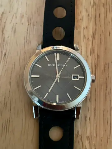 Burberry men's black dial leather strap watch - used