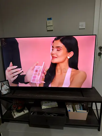 Selling 55 inches TV and tv table