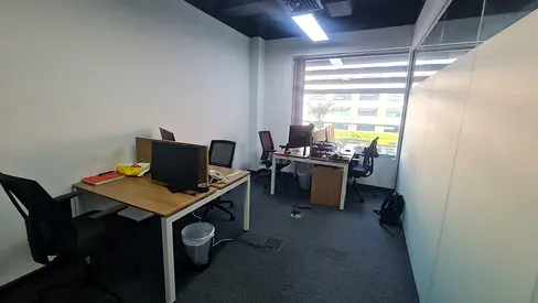 أثاث مكتبي للبيع – طاولات وكراسي مكتبية

Office Furniture for Sale – Desks & Office Chairs