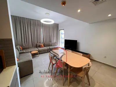 Beautifully furnished 2-bedroom apartment with a living room and a sea view