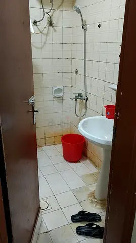 Available Studio room bhnd Central mall