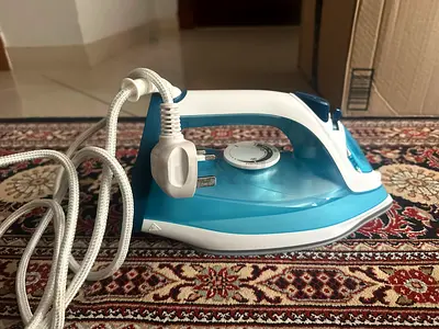Lightweight Steam Iron - Good Working Condition