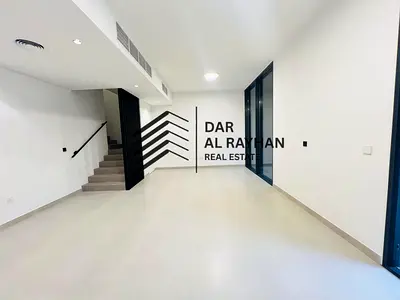 تاون هاوس 4 غرف نوم مع غرفة خادمة للإيجار في سارو، مسار