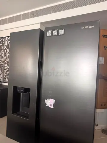 Samsung Side-by-Side Refrigerator with Water Dispenser - Clean & Excellent Condition