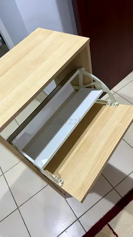 shoe rak with flip-down compartments