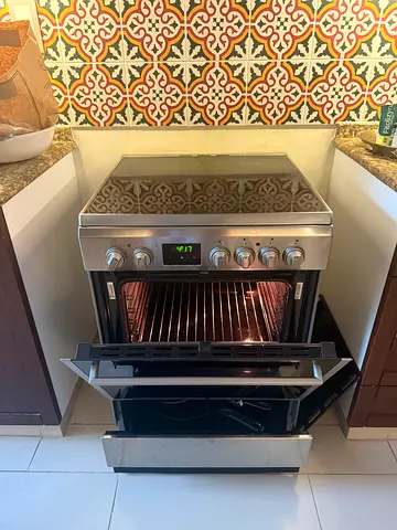 Used stainless steel freestanding electric oven with stovetop – good condition