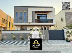 Villa with excellent, high-quality custom finishes, including a roof terrace. The price is negotiabl