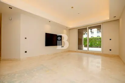 Upgraded | Ready to Move in | Private Beach Access
