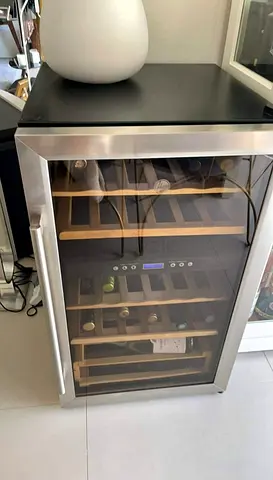 Hoover wine Fridge dual zone temperature
