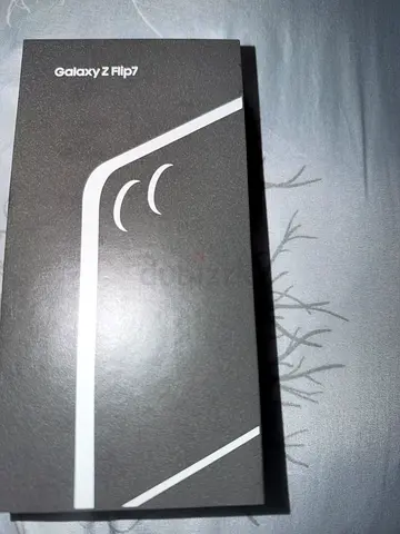 Samsung Galaxy Z Flip7 - Slightly Used with Box