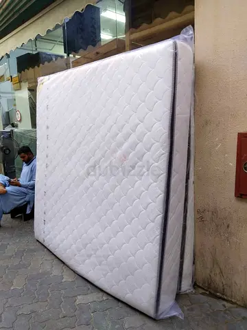 180x200cm King size mattress with top foam. Same day delivery available