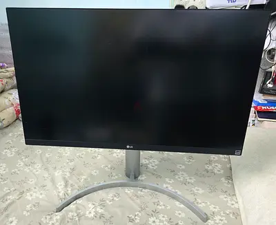 LG 27 INCH 4K MONITOR HIGHT ADJUSTABLE 650 AED