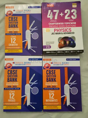 Oswaal CBSE Question Bank - XII (Phy, Chem, Math) and MTG 47+23 JEE Physics, Set of 4