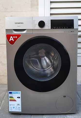 SIEMENS 9kg iQ 300 washing machine with perfect working condition