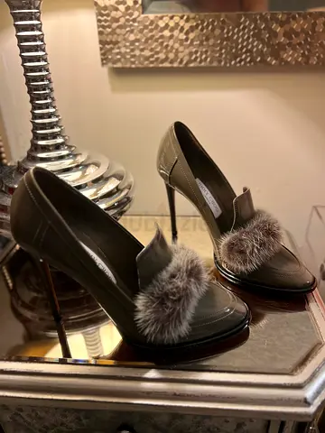 Authentic Jimmy Choo Lyza Grey Patent Leather Mink Fur Loafer Pumps EU 38 US 8