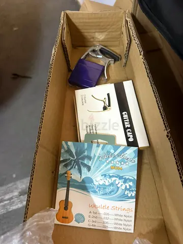 Juarez Ukulele strings kit with capo and accessories - Brand New