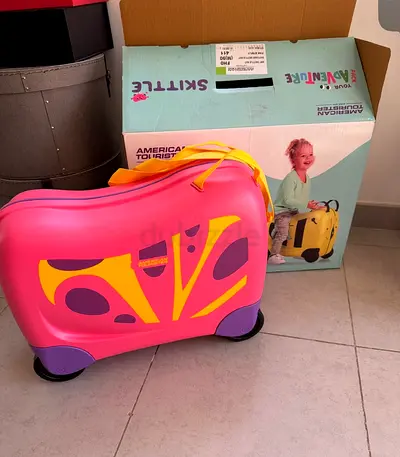 Kids ride-on suitcase / trunkie – pink butterfly design, good condition American Tourister