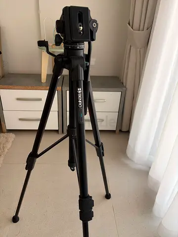 Benro Professional Camera Tripod with Fluid Head