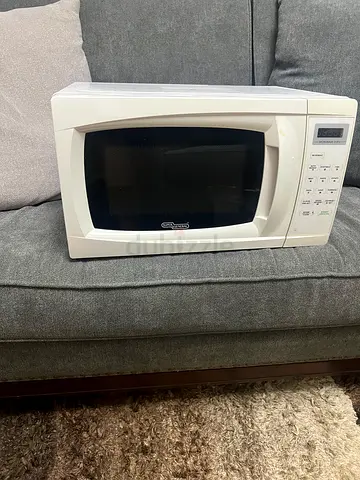 Used White Countertop Microwave Oven – Good Working Condition