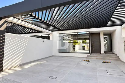 Brand new | Vastu Unit | Single Row | Near Pavillion