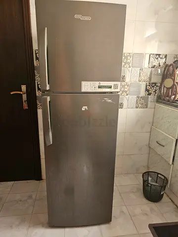 Super general 2-Door Top Freezer Refrigerator - Good Working Condition