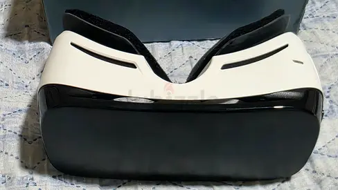 Used Samsung Gear VR (Oculus)Headset — Comfortable Foam Padding,