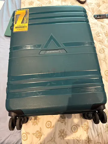 Hard Shell 4-Wheel Roller Luggage - Medium Size, Teal. Zip broken