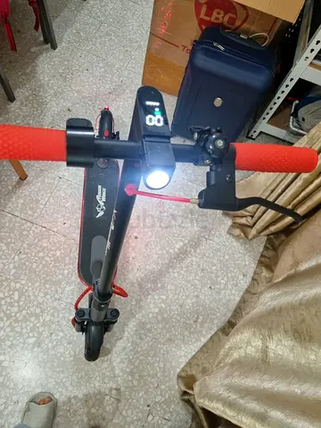 Electric scooter with LED display — good working condition