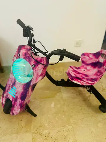 Tricycle scooter