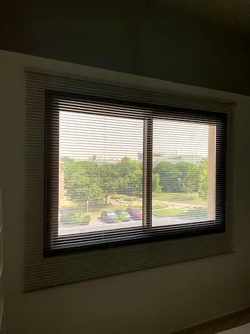 Olive green aluminium Venetian blind 210 x 160cm - collect by Tue 27 Oct