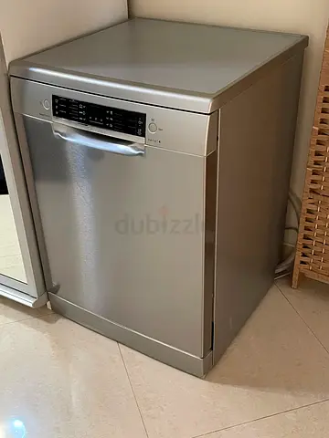 Silver freestanding dishwasher in good condition