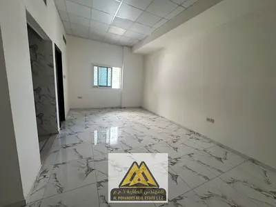 استوديو واسع بالراشدية 2 مقابل الحديقة، مطبخ منفصل وتكييف مركزي، 20004 درهم سنويًا على 4 دفعات.