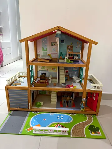 Wooden 3-level Doll house