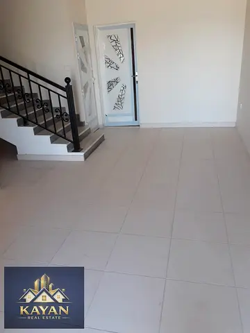 Two-story villa for rent in Al Salama, Umm Al Quwain, featuring 3 bedrooms, a majlis, and a maid’s room; available at an attractive price with payment