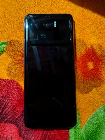 Xiaomi 11 ultra smartphone with large rear camera module (good working condition)