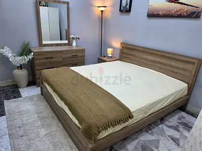 king size Bed with Headboard and Matching Dresser - Good Condition