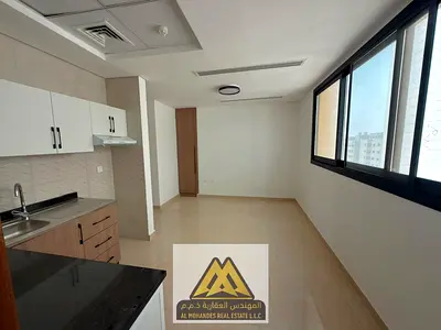 أول ساكن استوديو بالجرف 3، تكييف مركزي وصيانة مجانية، قرب المدارس ونادي الشرطة، 18005 درهم سنويًا.