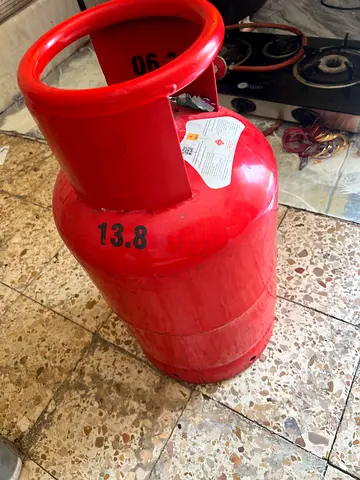 Urgently Used medium red LPG gas cylinder (25lb) - good condition with stove
