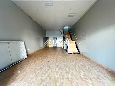 30 days free easy access to Dubai or Ajman luxury showroom with office space 16 kw electricity power Mazzine floor 3Parking