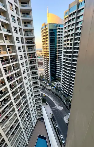 Partition for couple near to metro all bill included with balcony