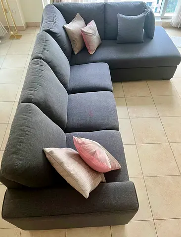 L-shaped Grey Fabric Corner Sofa — Comfortable 5-seater with Chaise