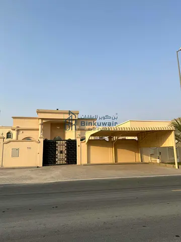 *فيلا للإيجار في الرحمانية - الشارقة* تقع على الشارع الرئيسي