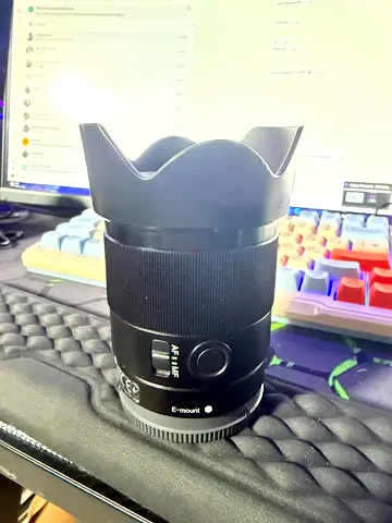 Sony35mm 1.8 E-mount Autofocus Lens with Hood (Good Used Condition)